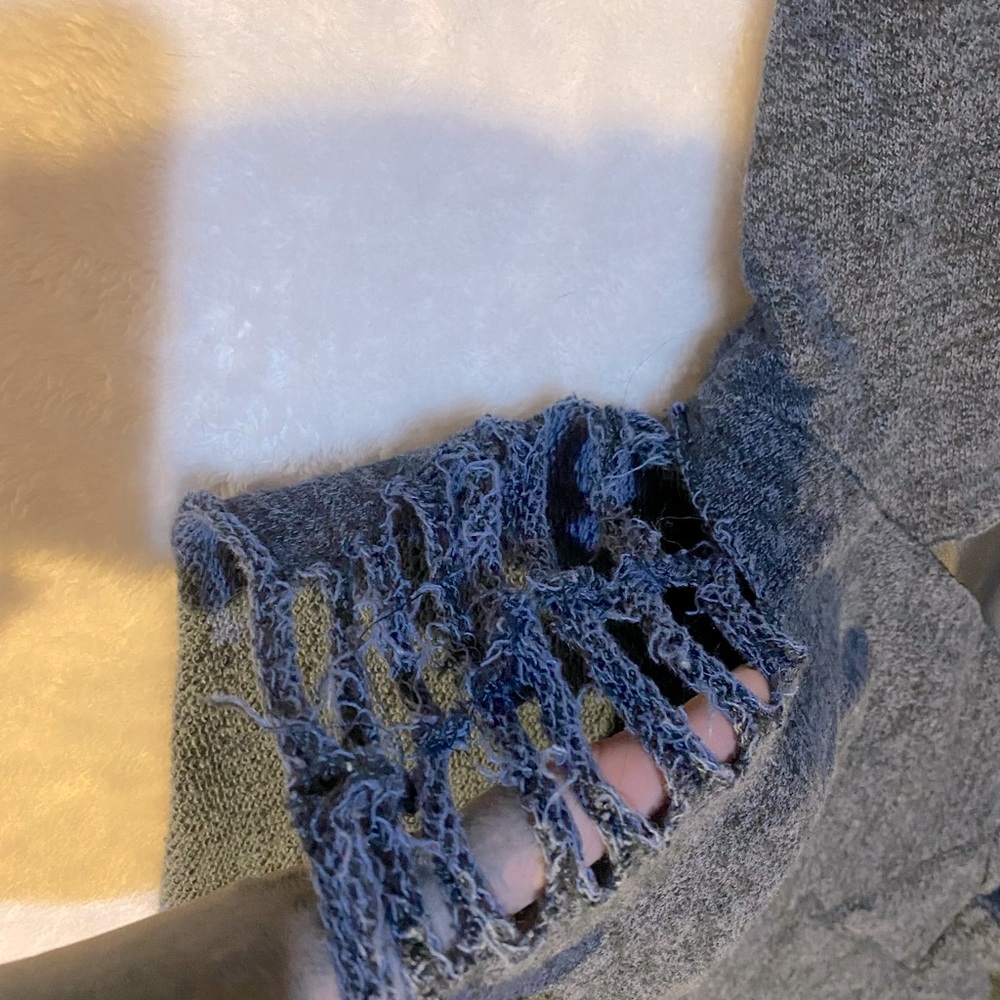 Cropped Sweater - Picture 3 of 4